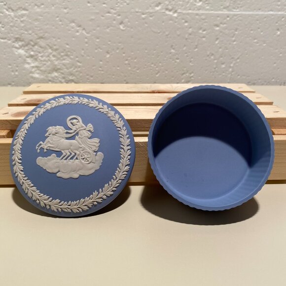 Wedgwood Blue Jasperware Small Round Covered Trinket Dish - Picture 3 of 6